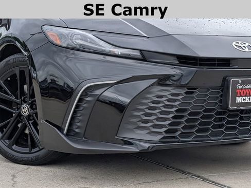 Used 2025 Toyota Camry SE w/ Convenience Package FWD image 3