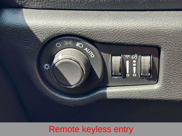 New 2027 Chrysler Pacifica Select FWD image 24