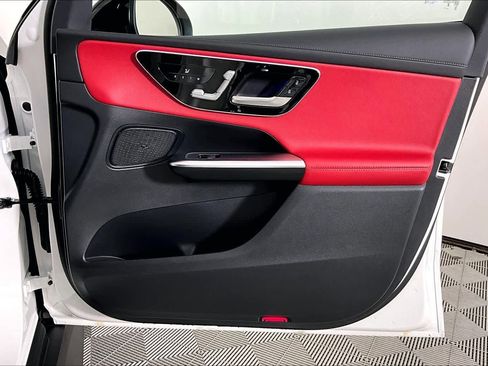 Used 2025 Mercedes-Benz GLC 300 image 21