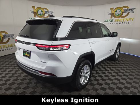 Used 2023 Jeep Grand Cherokee Laredo w/ Luxury Tech Group I AWD/4WD image 9