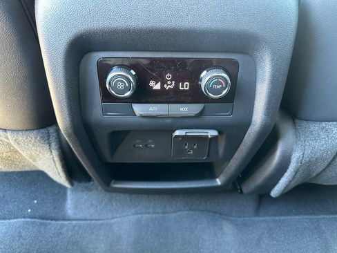 New 2026 Chevrolet Traverse Z71 w/ Enhanced Driving Package AWD/4WD image 39