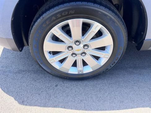 Used 2011 Chevrolet Equinox LTZ FWD image 18
