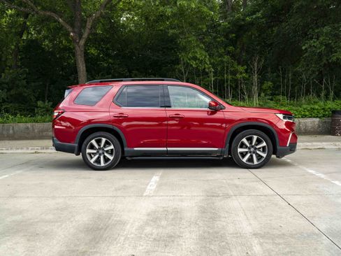 Used 2024 Honda Pilot Elite image 9
