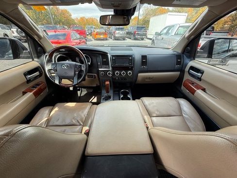Used 2019 Toyota Sequoia Platinum image 9
