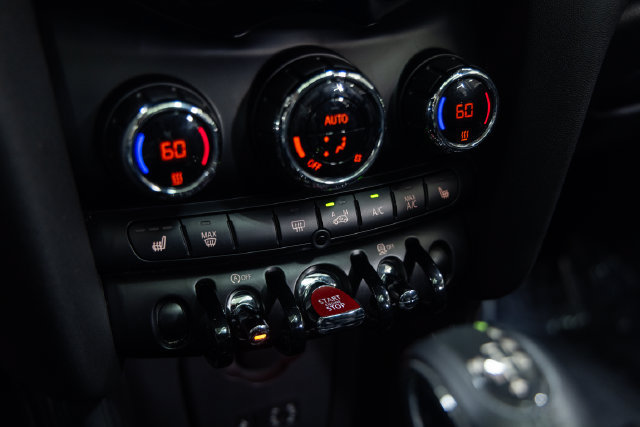 Used 2016 MINI Cooper 4-Door Hardtop FWD image 17