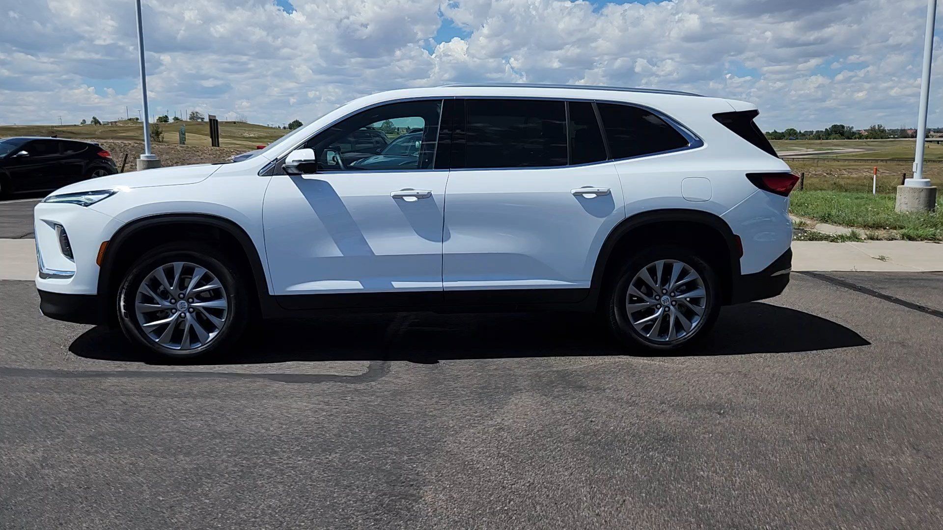 Used 2025 Buick Enclave Preferred AWD/4WD image 2