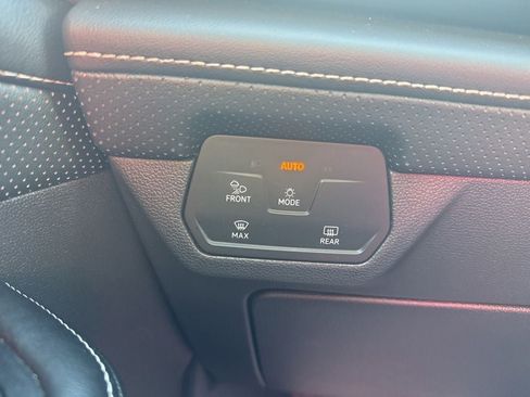Used 2024 Volkswagen Atlas SE AWD/4WD image 21
