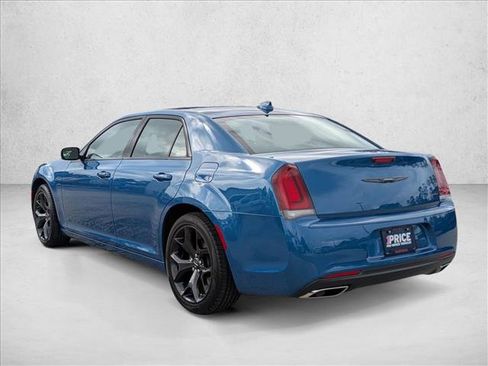 Used 2023 Chrysler 300 Touring w/ Sport Appearance Package image 8