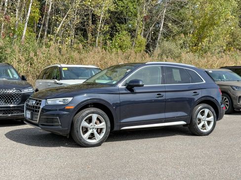 Used 2020 Audi Q5 2.0T Premium w/ Convenience Package image 3