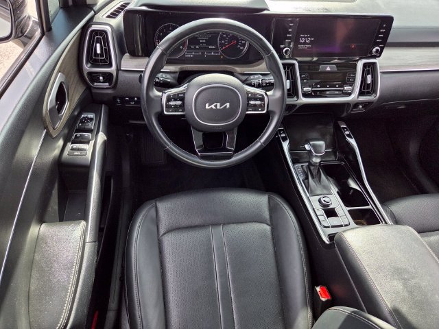 Used 2023 Kia Sorento EX w/ Panoramic Sunroof Package FWD image 6