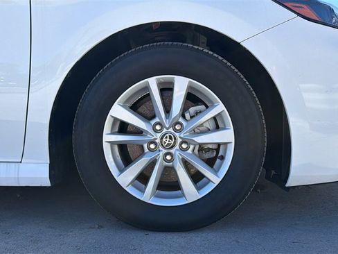 Used 2025 Toyota Camry LE image 9