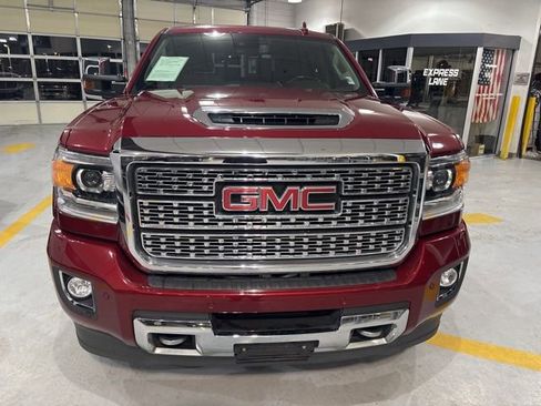 Used 2018 GMC Sierra 2500 Denali w/ Duramax Plus Package image 3
