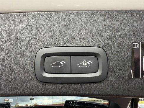 Used 2022 Volvo XC40 T5 R-Design w/ Advanced Package image 35