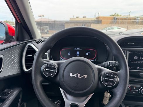 Used 2025 Kia Soul LX w/ LX Technology Package image 32