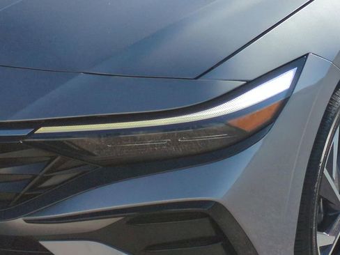Used 2025 Hyundai Elantra Limited FWD image 28