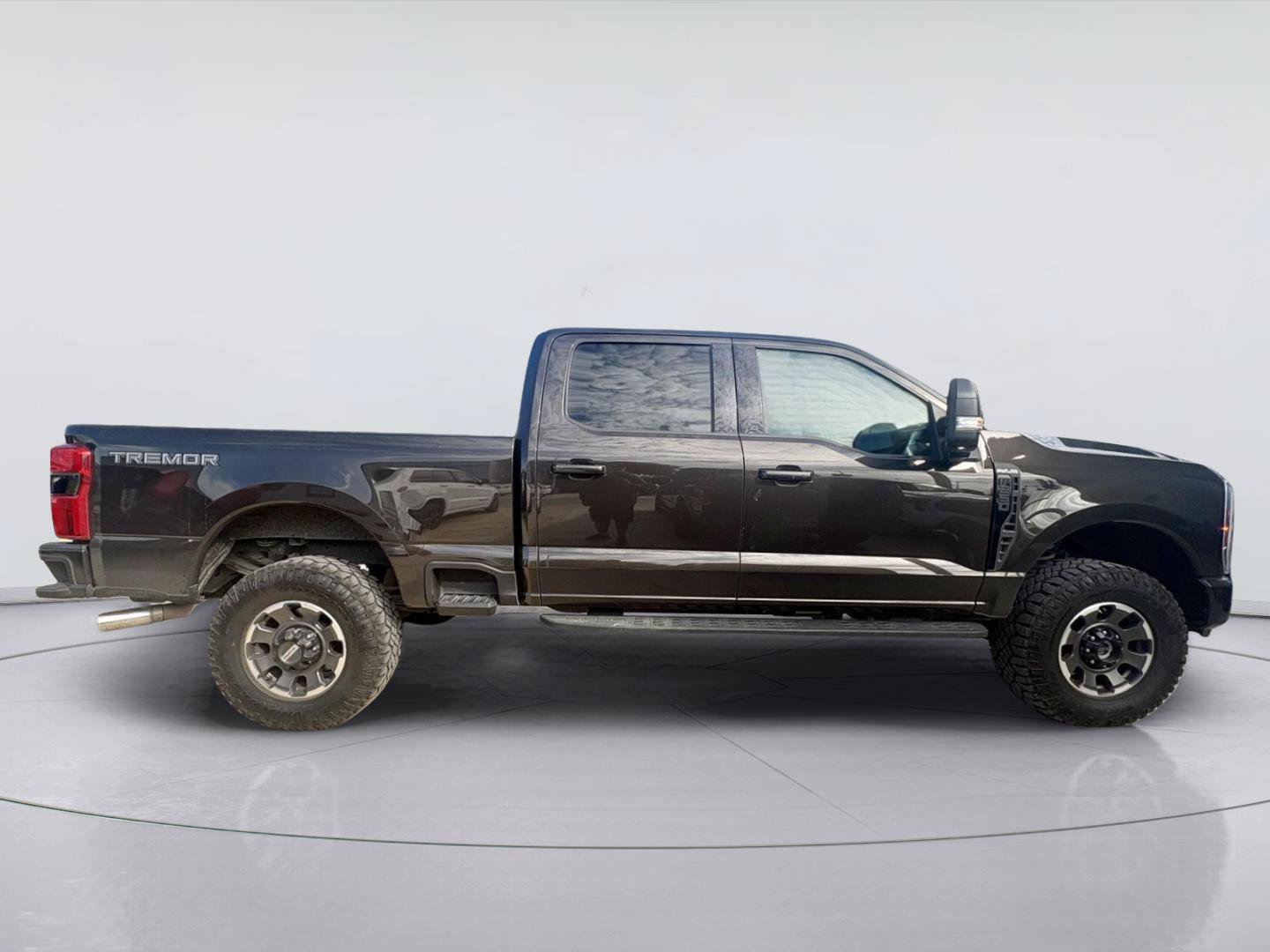 Used 2024 Ford F250 XLT w/ Tremor Off-Road Package AWD/4WD image 2