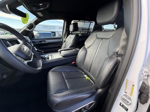 Certified 2025 Jeep Wagoneer Series III w/ Premium Group I image 8