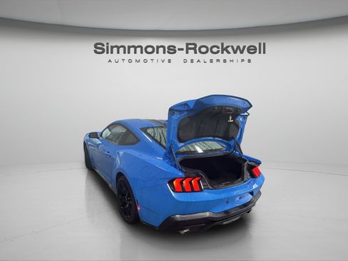 Used 2024 Ford Mustang Coupe RWD image 4