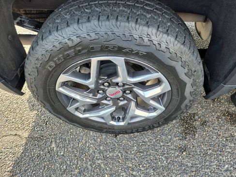 Used 2024 GMC Sierra 1500 SLT AWD/4WD image 25