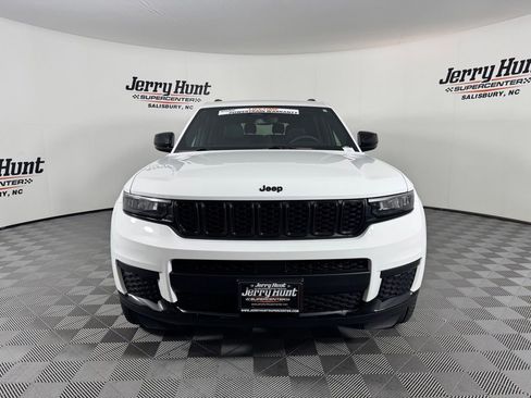Used 2023 Jeep Grand Cherokee L Laredo AWD/4WD image 4