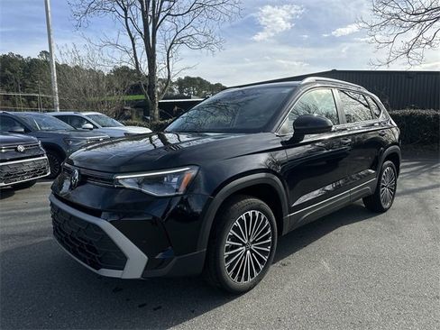 New 2026 Volkswagen Taos SE image 1