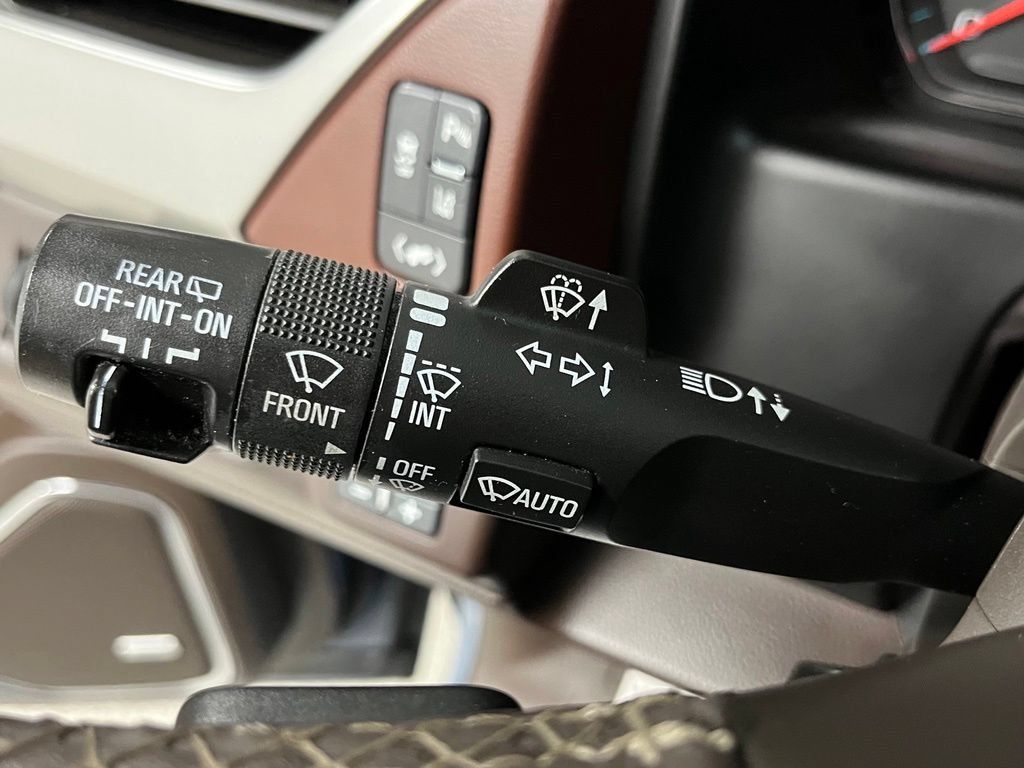 Used 2015 Chevrolet Tahoe LTZ AWD/4WD image 30
