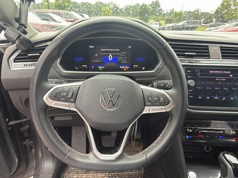 Used 2022 Volkswagen Tiguan SE FWD image 26