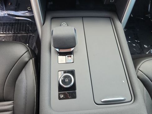 Certified 2025 Land Rover Discovery S AWD/4WD image 16