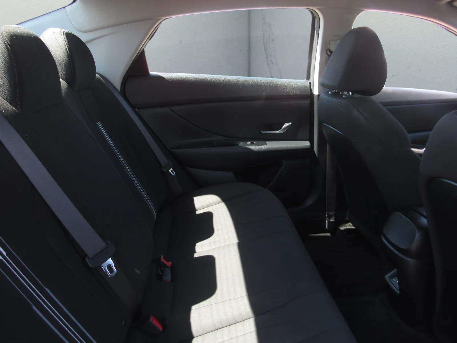 Used 2024 Hyundai Elantra SEL FWD image 11