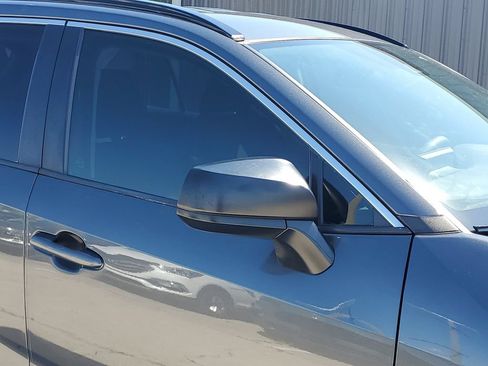 Used 2019 Toyota RAV4 LE FWD image 10