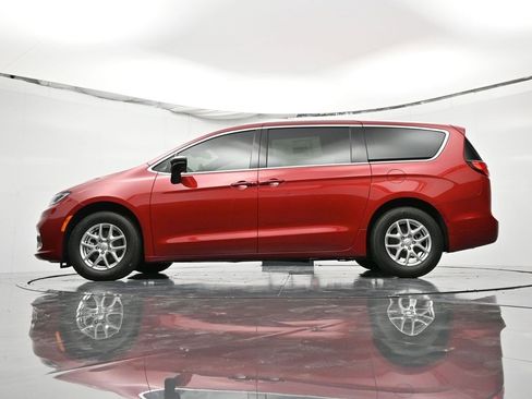 New 2026 Chrysler Pacifica Select image 41