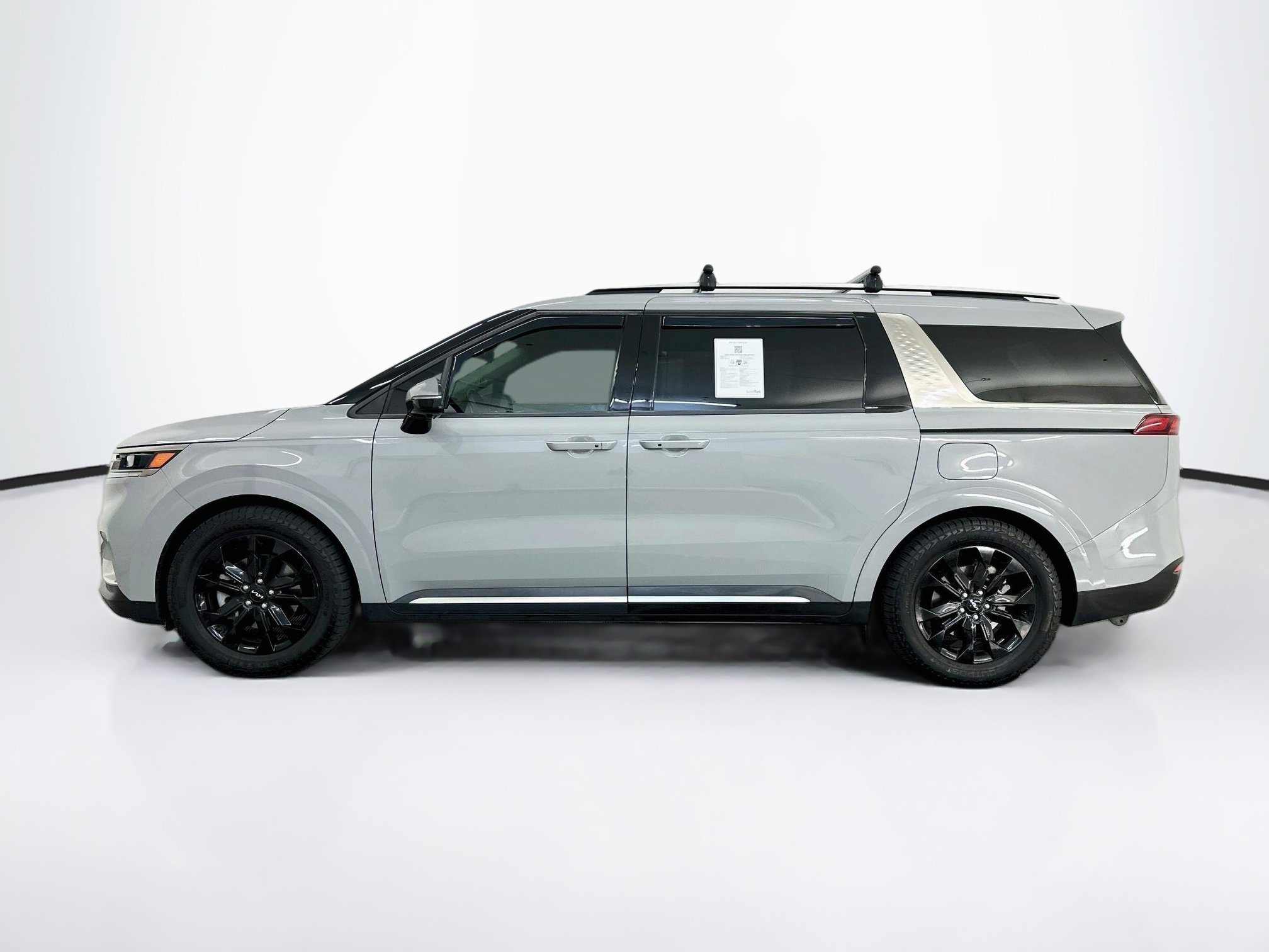 Used 2024 Kia Carnival SX FWD image 4