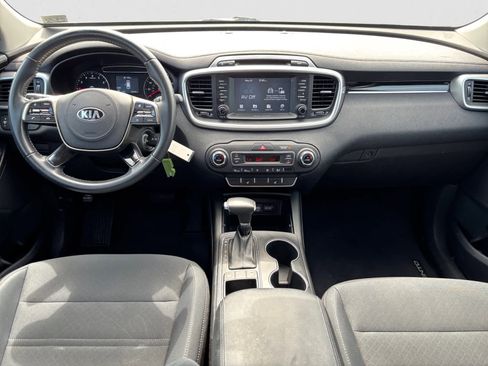 Used 2019 Kia Sorento LX w/ LX Convenience Package image 13