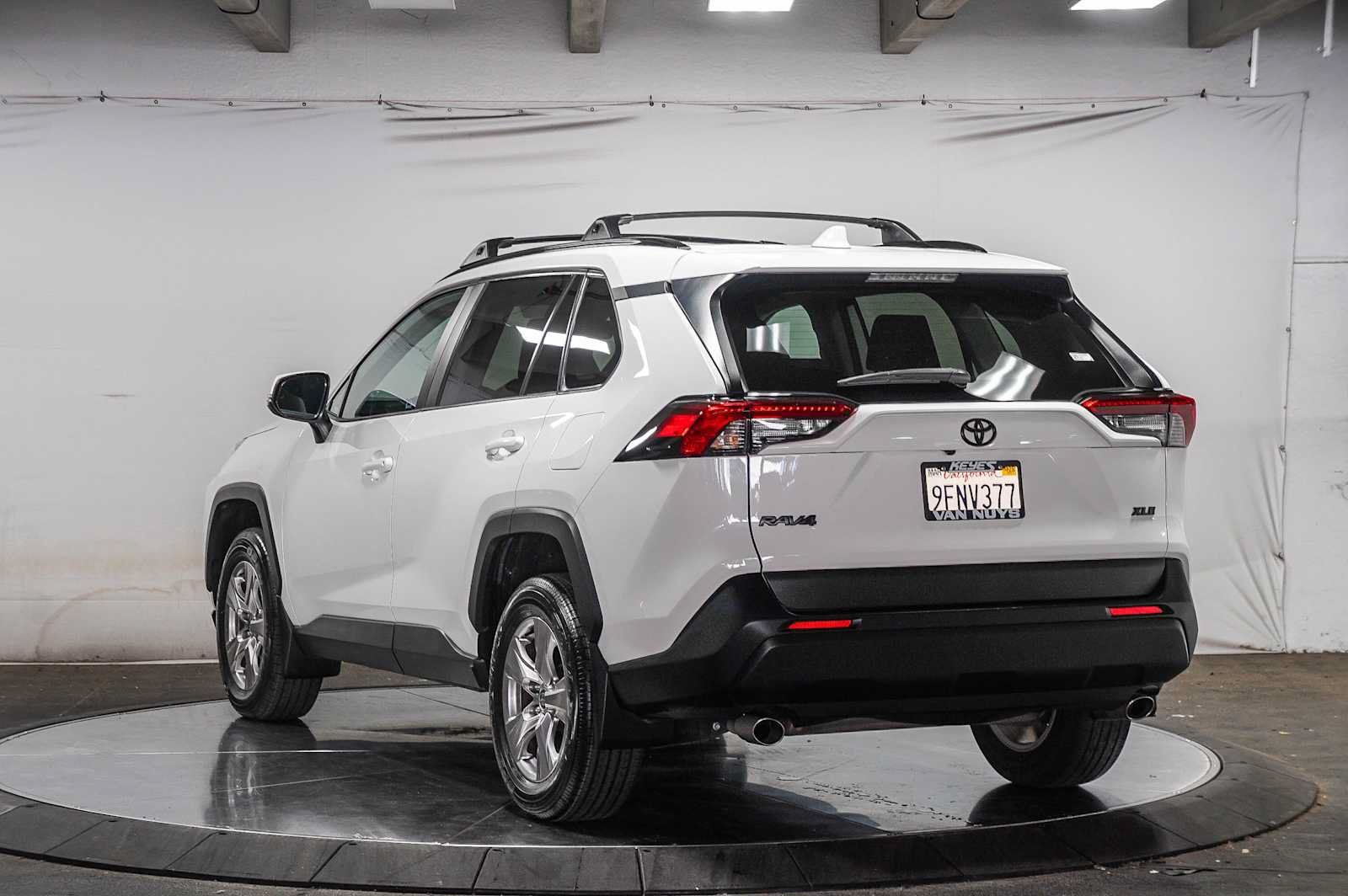 Used 2023 Toyota RAV4 XLE w/ Convenience Package FWD image 3