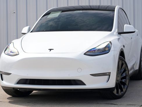 Used 2022 Tesla Model Y Performance image 3
