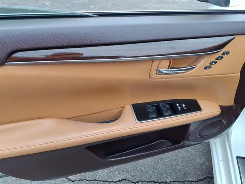 Used 2016 Lexus ES 350 w/ Premium Package w/Wood Trim image 6