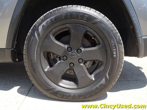 Used 2013 Jeep Grand Cherokee Laredo AWD/4WD image 37