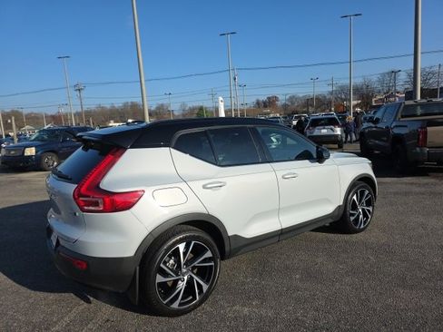 Used 2022 Volvo XC40 T5 R-Design w/ Protection Package Premier image 5