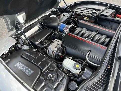 Used 2004 Chevrolet Corvette Coupe w/ Preferred Equipment Group image 17