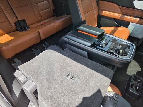 Used 2019 Lincoln Navigator Reserve AWD/4WD image 5