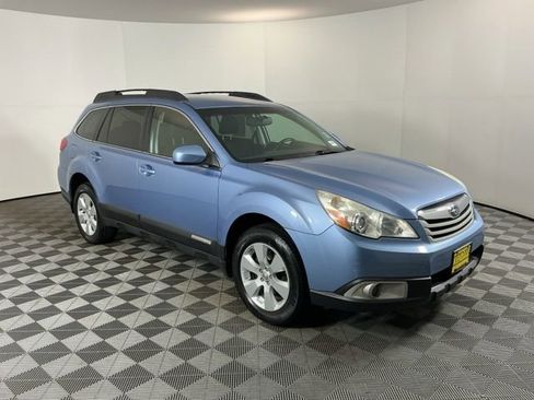 Used 2010 Subaru Outback 2.5i Premium AWD/4WD image 3