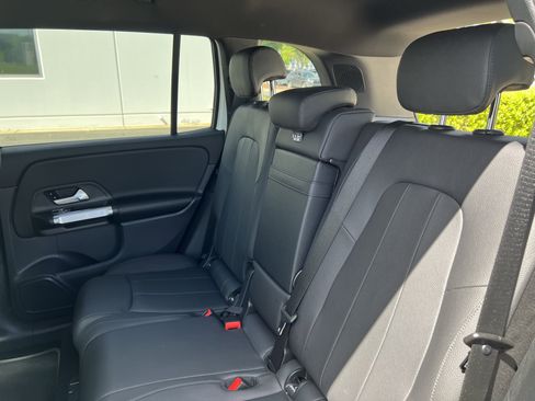 Used 2022 Mercedes-Benz GLB 250 image 32