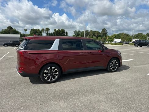 Used 2023 Kia Carnival EX FWD image 5