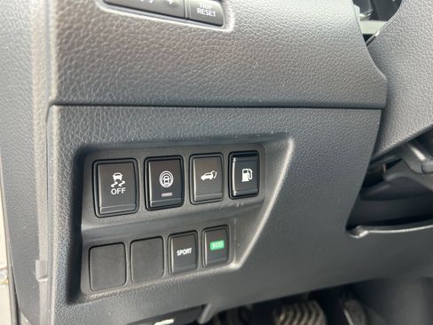 Used 2019 Nissan Rogue SV image 32