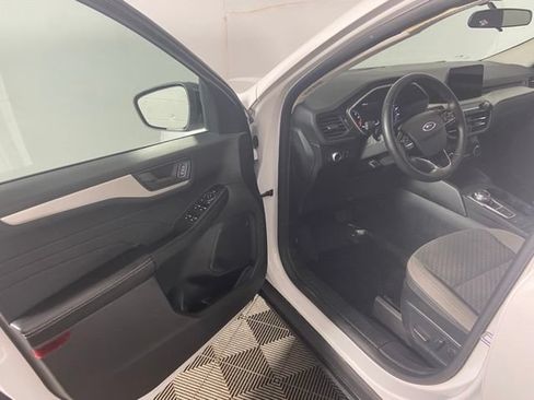Used 2022 Ford Escape SE w/ SE Sport Appearance Package AWD/4WD image 9
