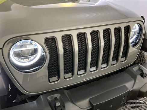 Used 2022 Jeep Wrangler Unlimited Sahara image 30