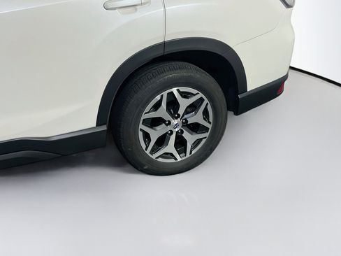 Used 2023 Subaru Forester Premium AWD/4WD image 30