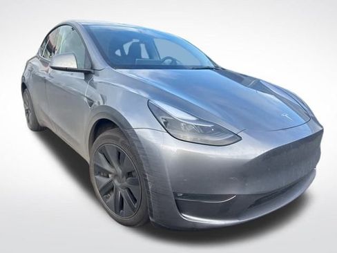 Used 2025 Tesla Model Y Long Range image 9
