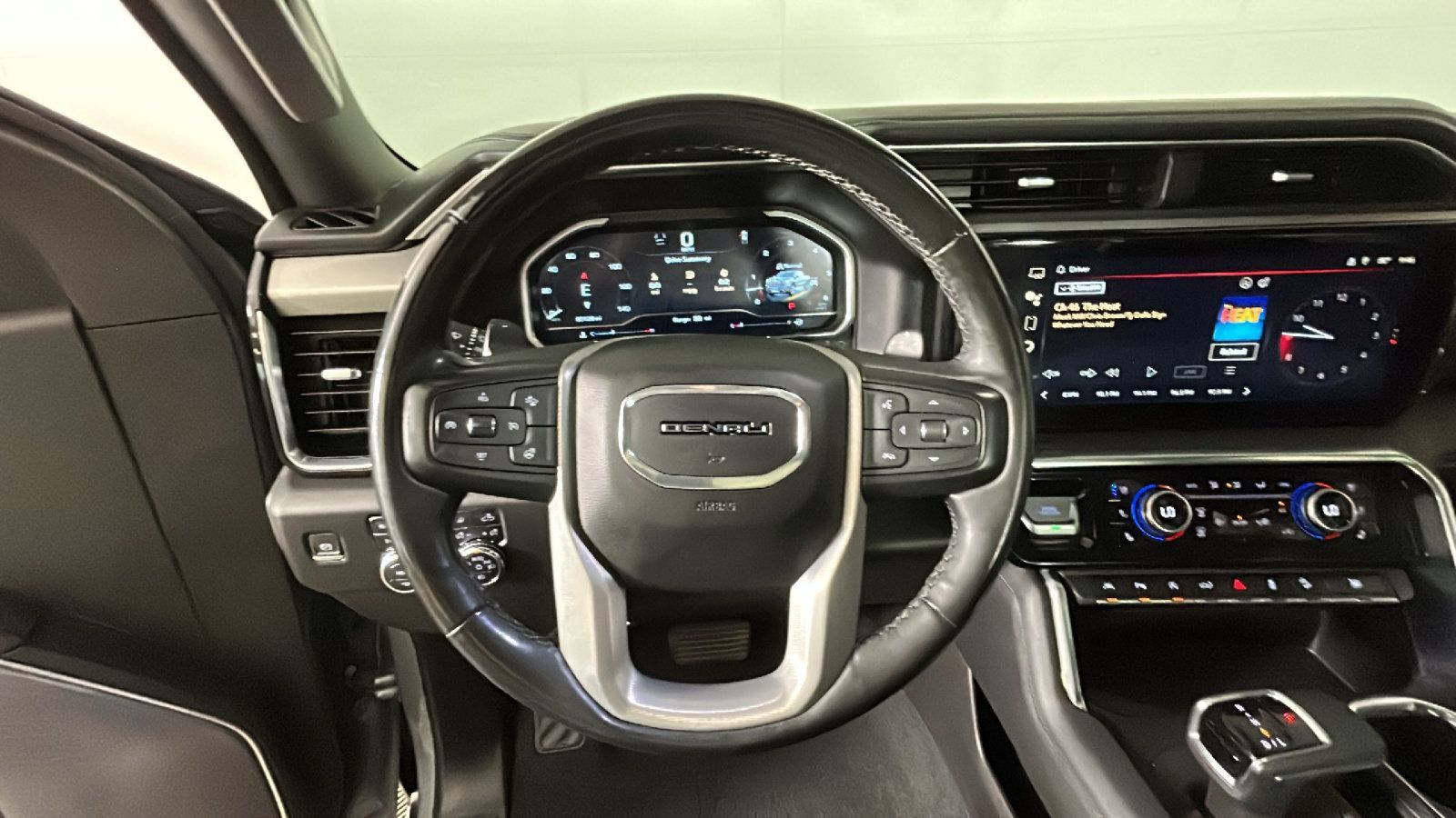 Used 2023 GMC Sierra 1500 Denali w/ Denali Reserve Package AWD/4WD image 17