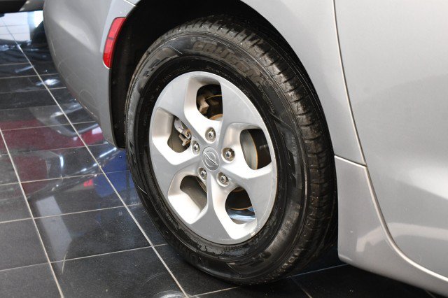 Used 2017 Chrysler Pacifica Touring Plus FWD image 35
